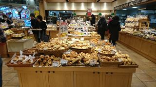 惣菜パンの種類が豊富