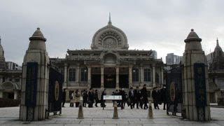 お寺に見えない建物