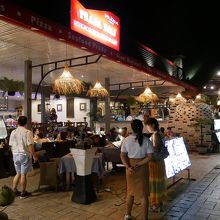 メニューを見て、お店を物色