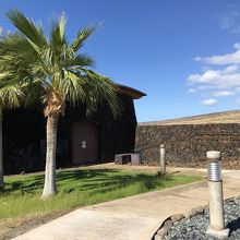 ビジターセンターと駐車場が閉鎖されていました。