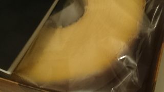 梅田阪神の地下１階にあります。