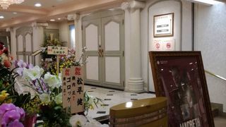 日本橋三越にある劇場