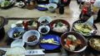 信州の秘境　秋山郷の料理民宿　苗場荘