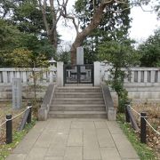 松陰神社隣に建っています