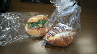 対面式のパン屋さん