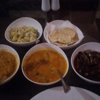 カレーのセット。チャパティ、ライス付き。