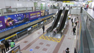 捷運中和新蘆線と板南線の乗換駅