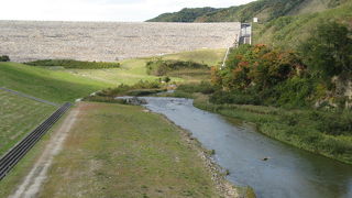 大きなロックフィル式ダム