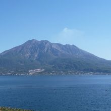 ～桜島の右上に見える”雲みたいなもの”は｢噴煙｣ですよ～