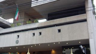 ユニークな建築の大使館