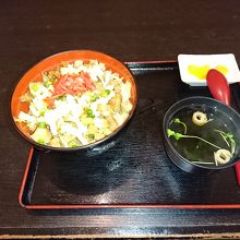 豚丼（通常は１１００円らしいです。）