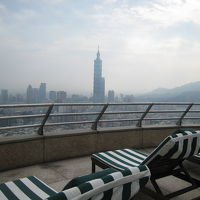 屋上にはプールに入らなくてもこの眺めが楽しめます