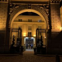 ライトアップされたエントランス