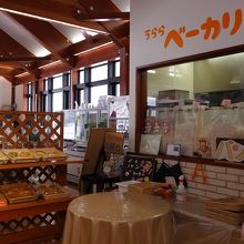 イートイン可能なパン屋さんもありました