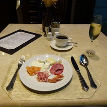 1杯目＋ハム＆チーズ