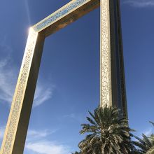 黄金がドバイに映える