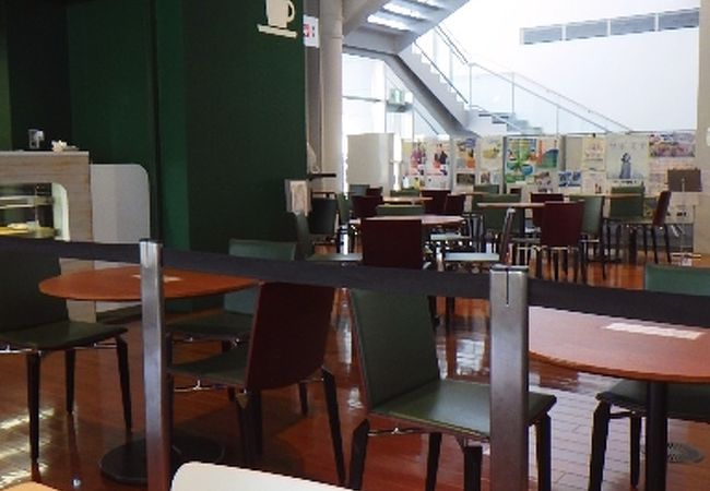 山梨県立図書館にあるカフェ