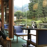 ラウンジからのお庭