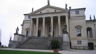 ヴィラ アルメリコ カプラ (ラ ロトンダ)