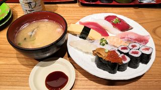 一人でもセットメニューで気軽に楽しめる