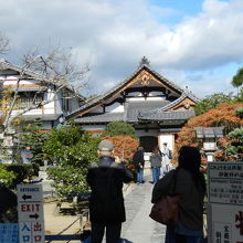 弘源寺境内と本堂