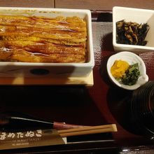 穴子の陶箱飯です