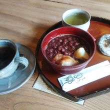 注文した珈琲とぜんざいです