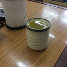 お茶もなみなみと注いでくれる