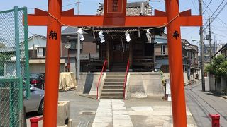 コンパクトな敷地の神社