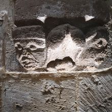 地下世界で実際に出会える彫刻