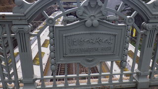 凝った洋風デザインの欄干