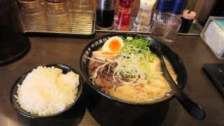 博多ラーメンのお店です。タッチパネルで注文するスタイルです。
