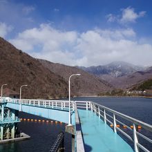 取水塔と広瀬湖