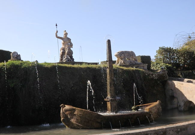 古代ローマを模したかわいい噴水