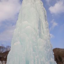 会場内最大の氷像、ブルータワー