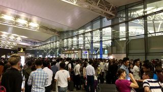 空港には出発の３時間前くらいに着いた方が安心です。