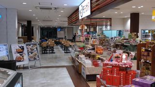 フードコートも広い