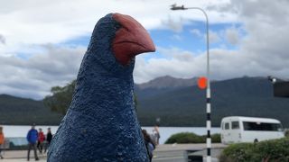 大きな鳥のモニュメント