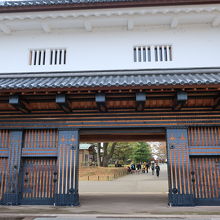 迫力がある橋爪門「二の門」