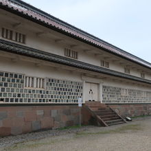 武骨なたたずまいがいい