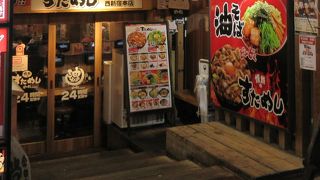 ニンニクの効いたボリューム満点の焼肉が載っています。