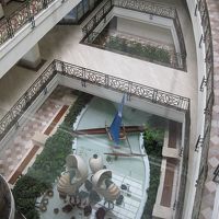 ホテルの吹き抜けの眺め