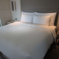 ベッドの寝心地は最高です。お部屋も静かです。