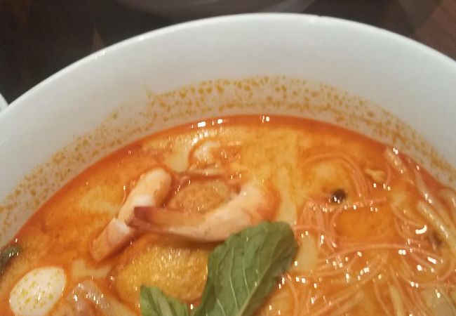 ラクサは太麺と細麺がミックス