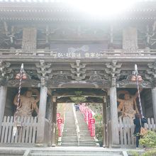 大聖院の門です