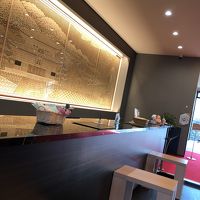 フロントは雅なインテリア！