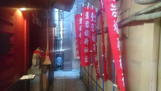 Ｌ字型の路地裏に鎮座