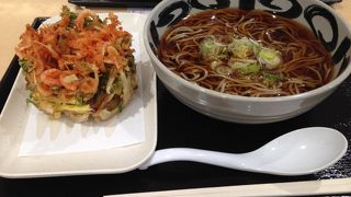 フードコートで手軽に食事