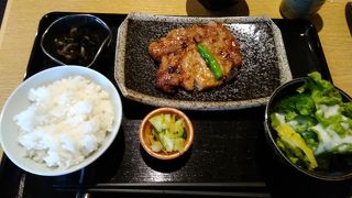 こじんまりした料理屋さん