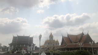 カオサン通りから徒歩２５分くらいにある宮殿